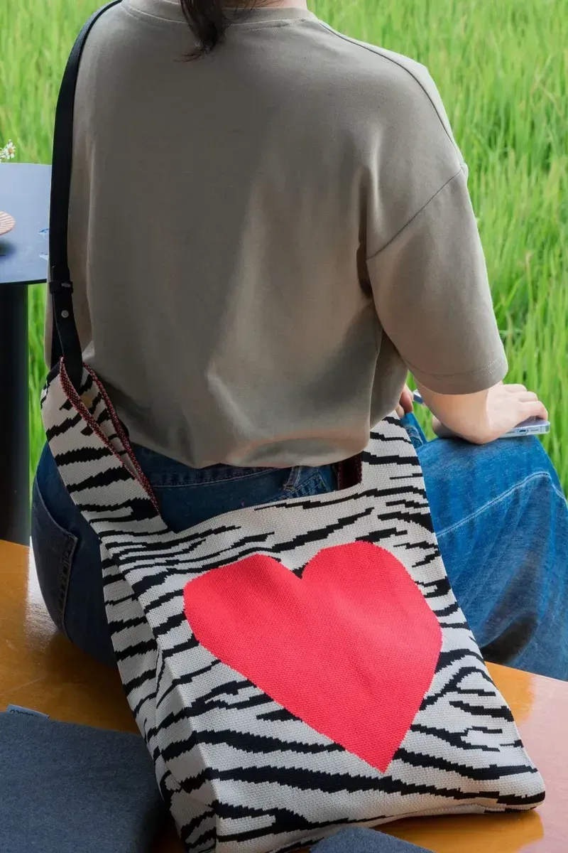 2023 new style autumn winter collection wholesale customized knitted  shoulder  bag - Detail